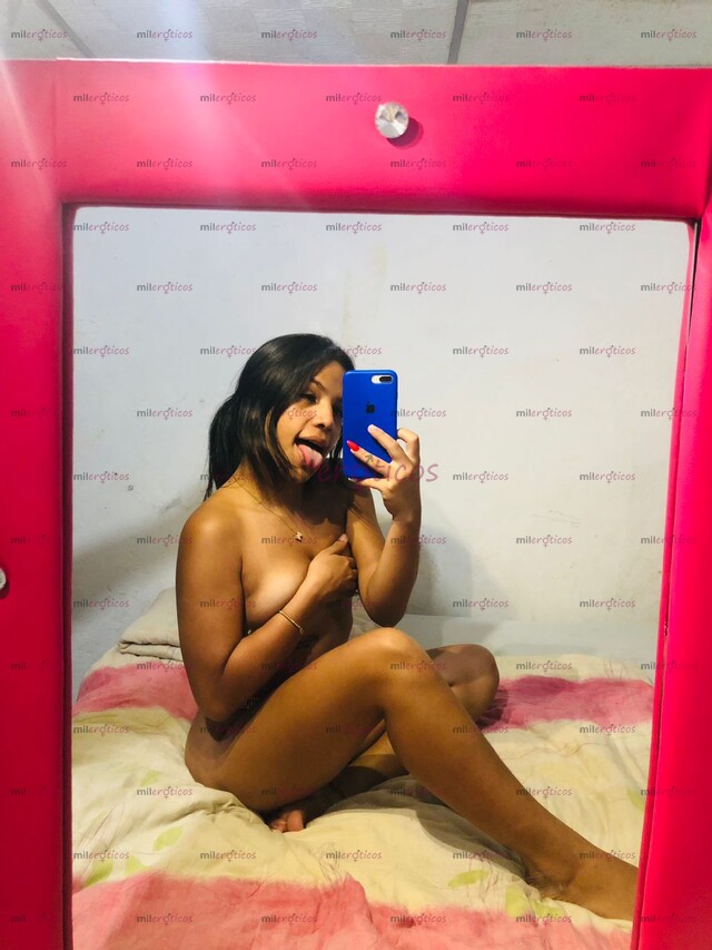 FOTOS DE TU FLACA TRAVIESA Y PRECIOSA.. CON GANAS DE SER TU PERRITA EN LA CAMA..