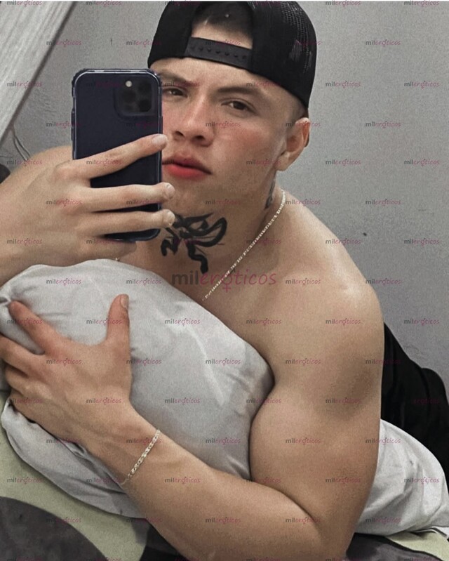 FOTOS DE EDWIN SUPER CALIENTE CON BUENA VERGA Y RICO