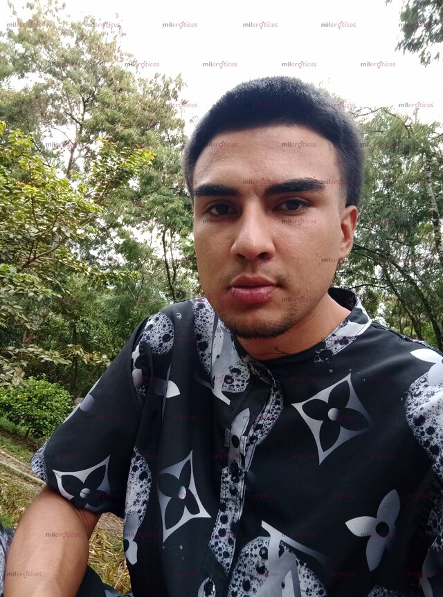 FOTOS DE ALPHA DE MIRADA PENETRANTE: PLACER DE ÉLITE CON PERLAS DE SILICONA