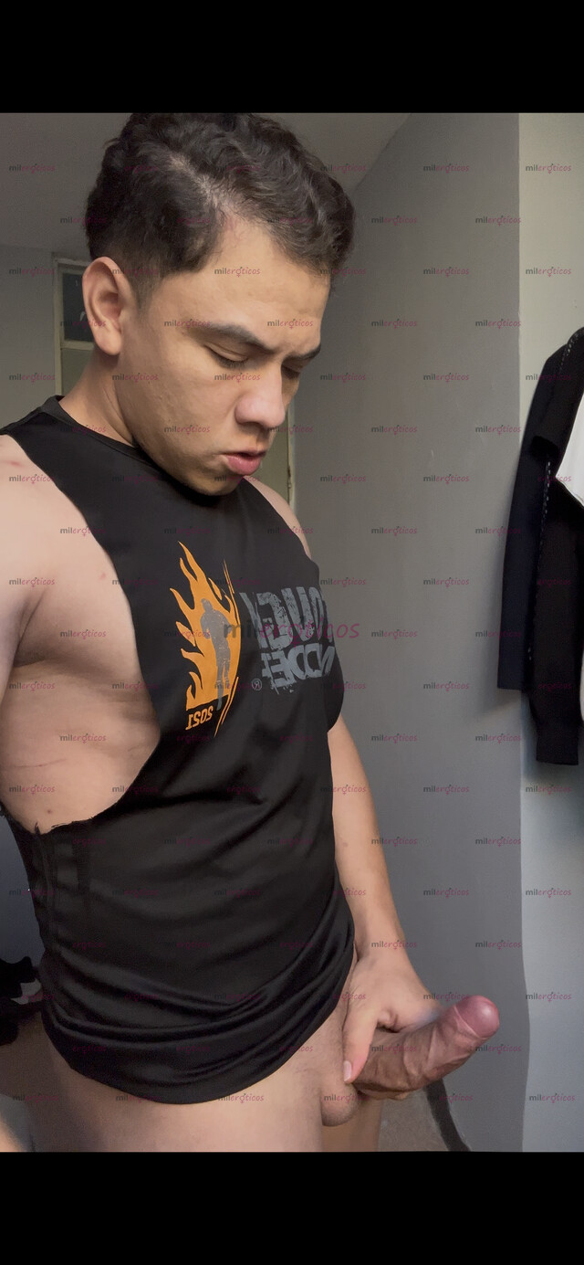 FOTOS DE EDWIN SUPER CALIENTE CON BUENA VERGA Y RICO