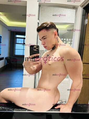 FOTOS DE EDWIN SUPER CALIENTE CON BUENA VERGA Y RICO