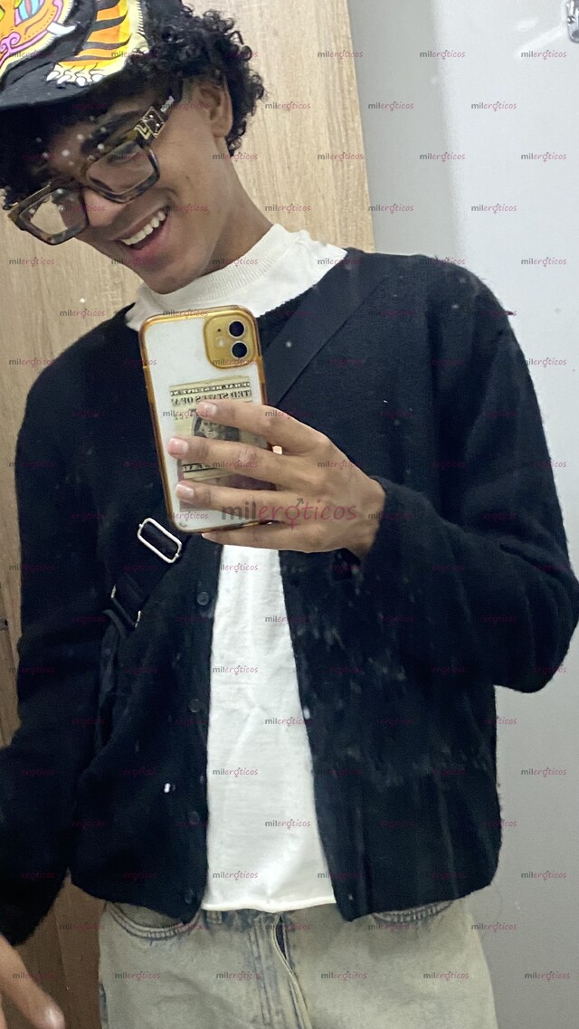 FOTOS DE JOVEN MULATO 1.80 VERSATIL VERGONSITO DELGADO