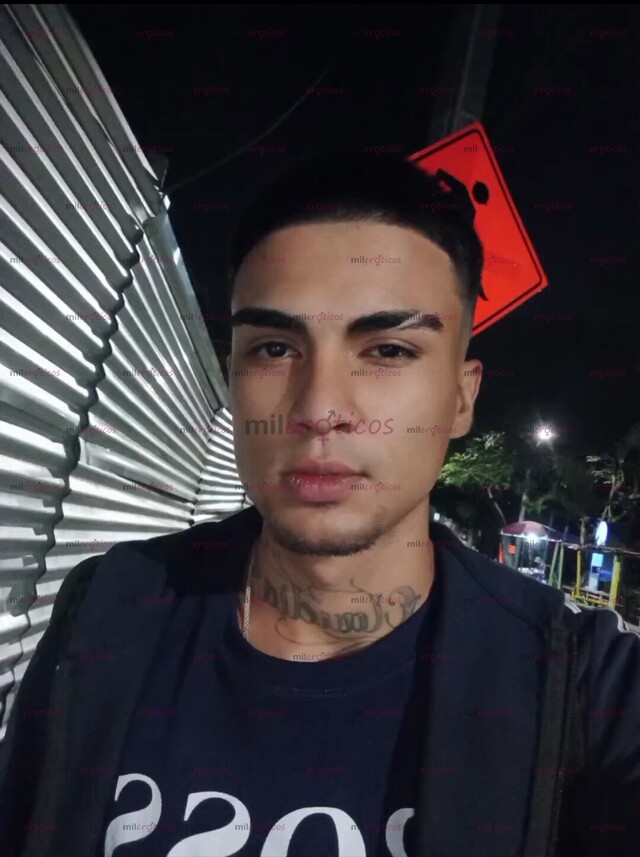 FOTOS DE ALPHA DE MIRADA PENETRANTE CON PERLAS DE SILICONA