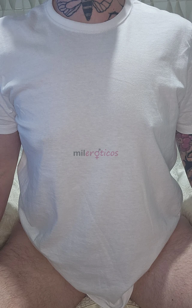 Sou homem trans tomo testosterona a mais de 8 anos tenho buceta com grelo grande trabalho com venda de conteudo fotos videos chat com valores a combin...