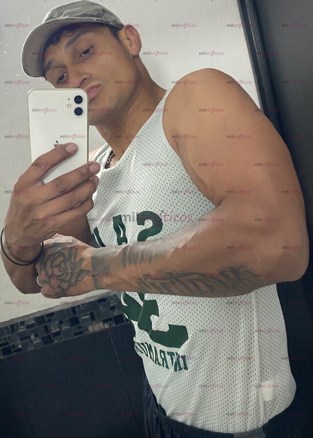FOTOS DE ALTO CUERPO ATLÉTICO TATUADO DISPONIBLE PARA TI