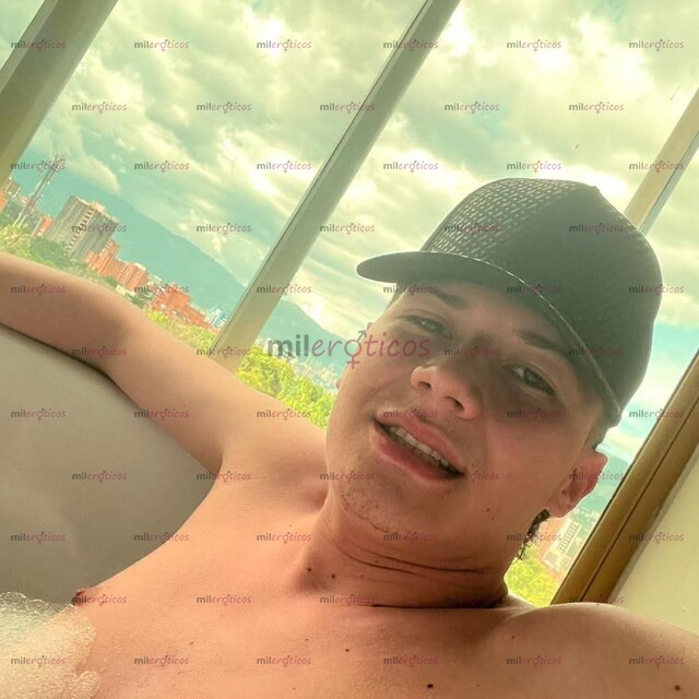 FOTOS DE LATINO CON 21 AÑOS MACHO BLANQUITO COMPLACIENTE DE MENTE ABIERTA