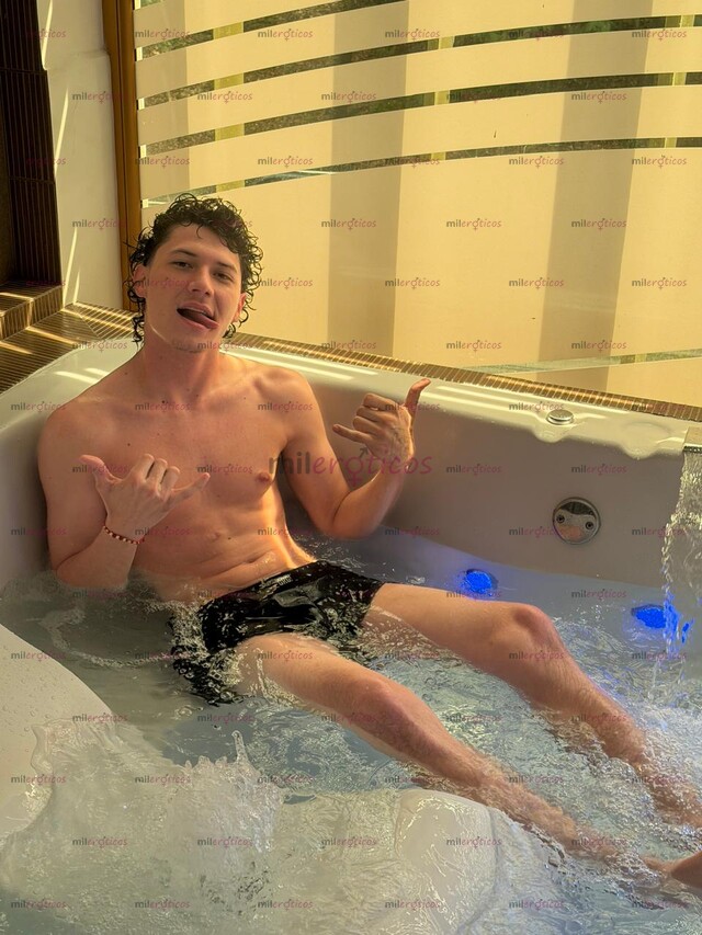 FOTOS DE LATINO CON 21 AÑOS MACHO BLANQUITO COMPLACIENTE DE MENTE ABIERTA