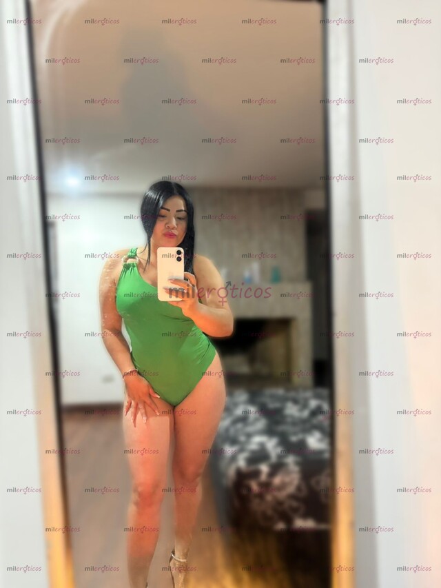 FOTOS DE DISPONIBLE APRETADITA PELI NEGRA CUERPO NATURAL Y ANAL EXTRECHITO