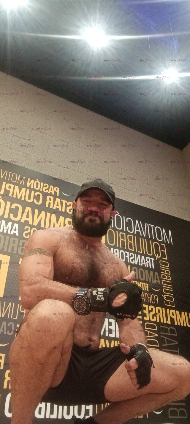 FOTOS DE HOMBRE SERIO Y VARONIL, TOTALMENTE RESERVADO.