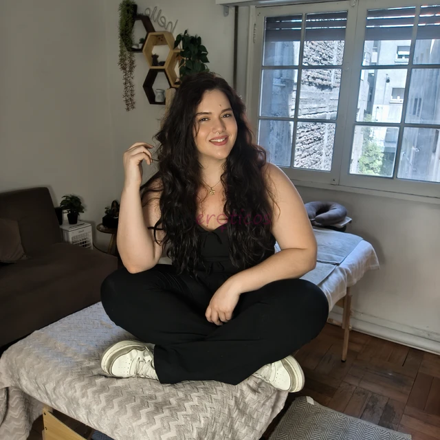 Sumergete en una experiencia de placer y relajaciondejate llevar por el arte del masaje sensitivo y tantrico lingam donde cada caricia despierta tus s...