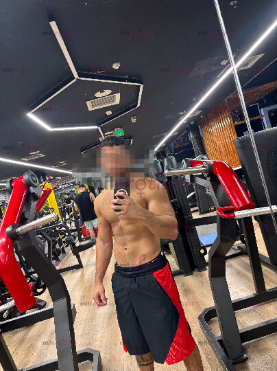 FOTOS DE MACHO ACTIVO, CON BUENA HERRAMIENTA SERI Y DISCRET