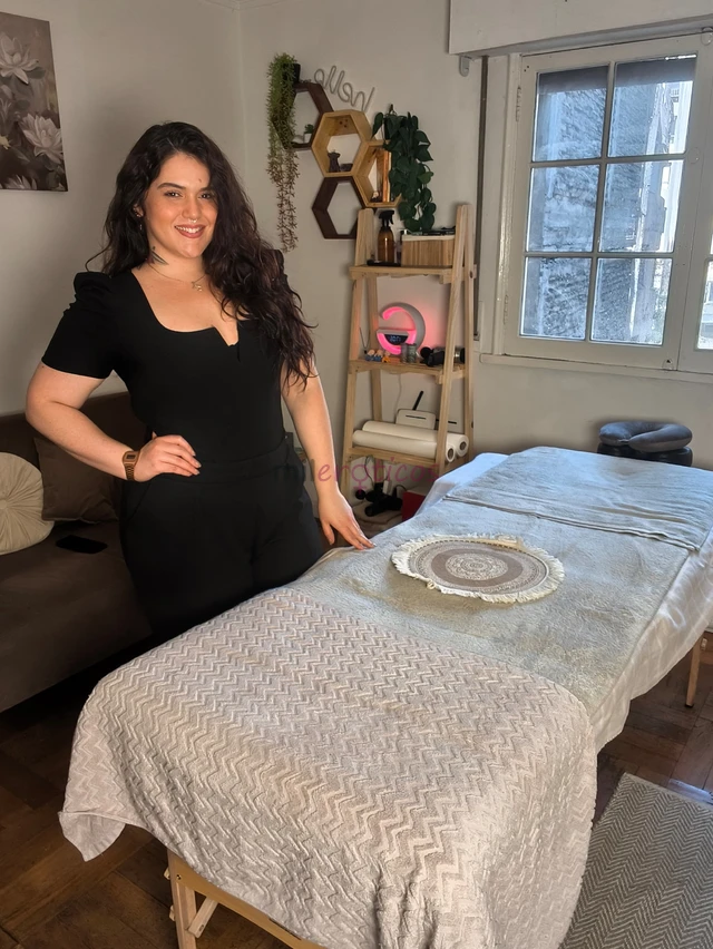 Sumergete en una experiencia de placer y relajaciondejate llevar por el arte del masaje sensitivo y tantrico lingam donde cada caricia despierta tus s...