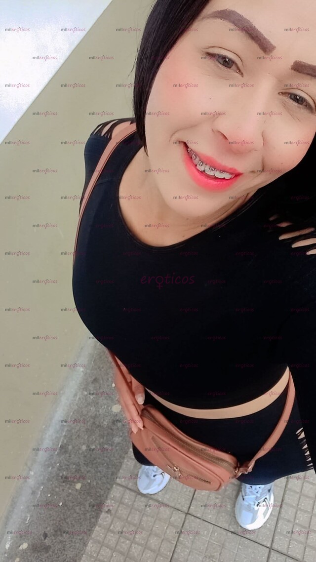 FOTOS DE BELLA MUJER DE FIGURA SENSUAL DELGADA CABELLO NEGRO TODO NATURAL