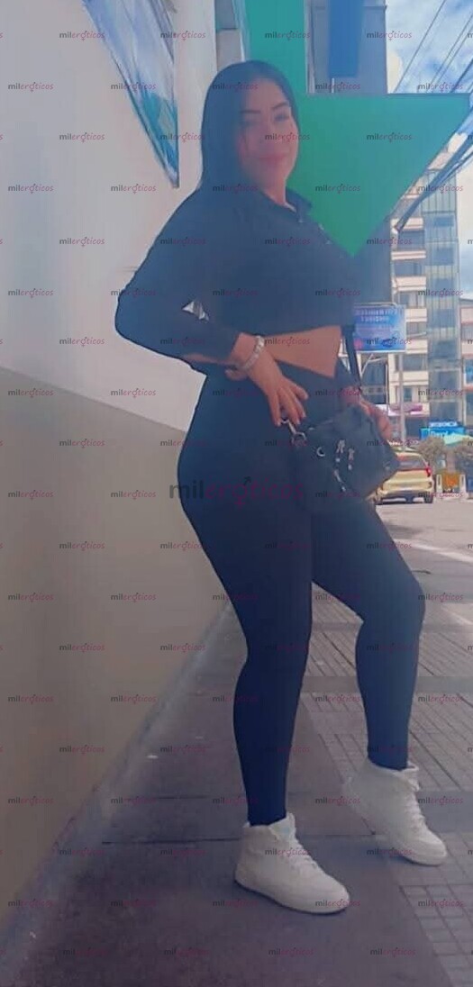 FOTOS DE BELLA MUJER DE FIGURA SENSUAL DELGADA CABELLO NEGRO TODO NATURAL