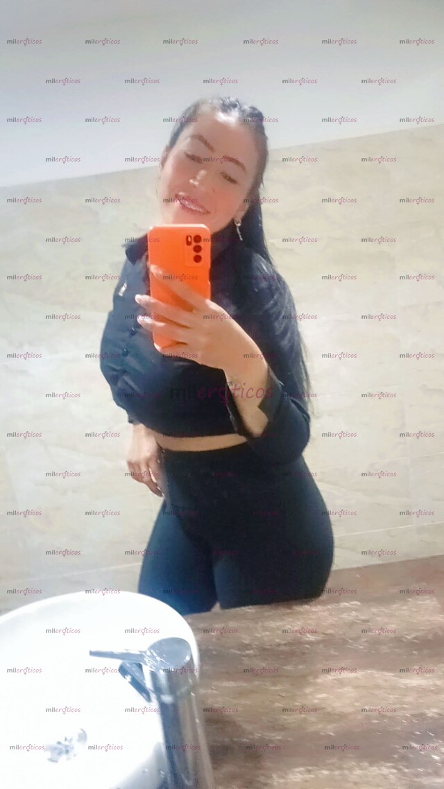 FOTOS DE BELLA MUJER DE FIGURA SENSUAL DELGADA CABELLO NEGRO TODO NATURAL