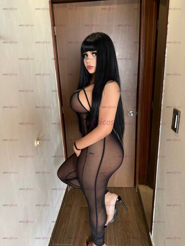 FOTOS DE ODALYS LA NIÑA DE TUS SUEÑOS CON UN CARAMELO LECHOSO DE 20 CM