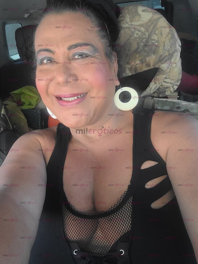 FOTOS DE MUJER TRANS MADURA . CUERPAZO Y TETAS REALES DISPONIBLE SOLO PARA HOMBRES
