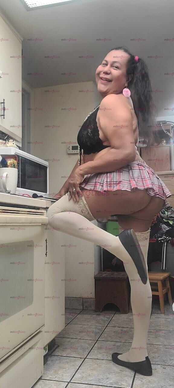 FOTOS DE MUJER TRANS MADURA . CUERPAZO Y TETAS REALES DISPONIBLE SOLO PARA HOMBRES