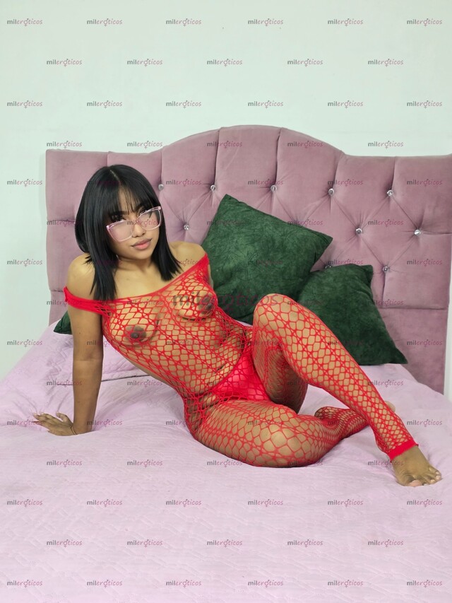 FOTOS DE CALIENTE MORENA CON GANAS DE QUE ME DES LECHITA