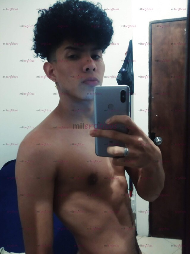 FOTOS DE CHICO DISPUESTO A TODO A COMPLACERTE EN LO QUE MÁS DESEAS BESOS, ACARICIAS, SEXO