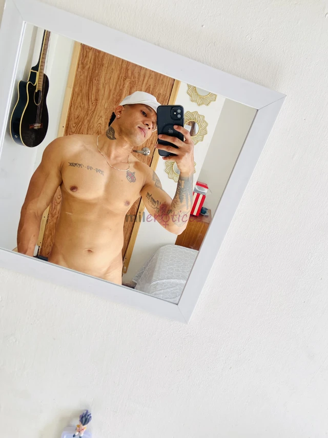 Hola soy un joven bisexual morboso dispuesto a cumplir todas tus fantasias ofrezco mis servicios sexuales los cuales incluyen besos oral caricias pene...