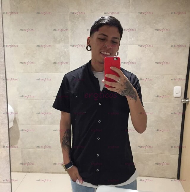 FOTOS DE CHICO DELGADO CON CARITA DE ANGEL PERO UN DIABLITO EN LLAMAS !TE DEJAN JUGAR!