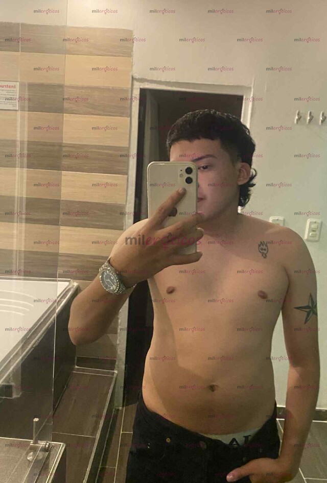 FOTOS DE 15 CM ESTATURA 1.50 FLACO COLOR BLANCO MEDIO MORENO