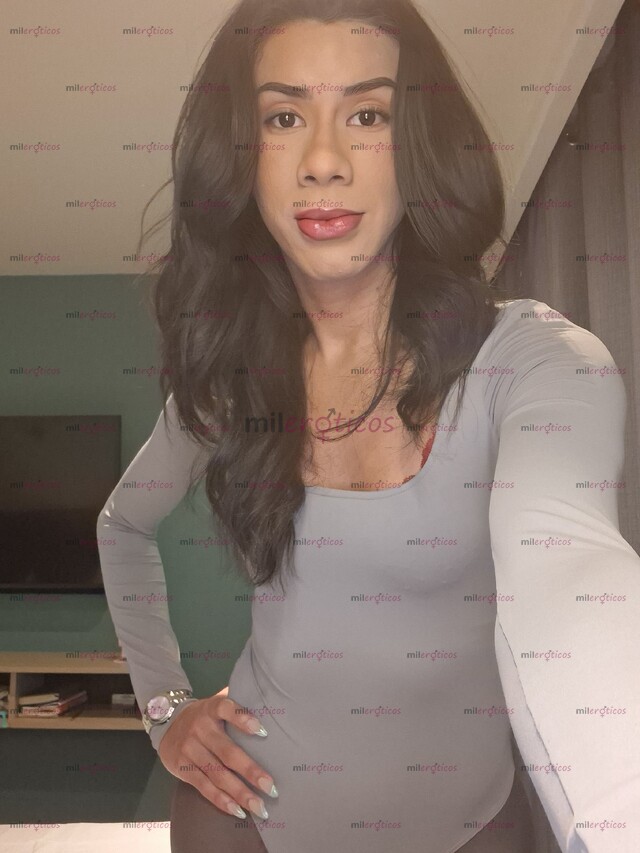 FOTOS DE LA MAS CRITICADA , SOLO PASA UN BUEN MOMENTO, SEXY CULONA DOTADA Y NO REACTIVA .