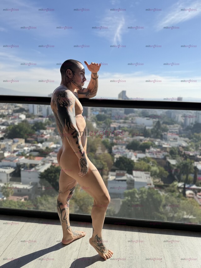 FOTOS DE MASCULINO, ATLÉTICO Y TATUADO CON BUENA VERGA ( SOLO MUJERES )