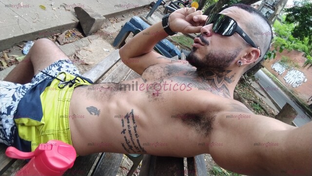 FOTOS DE TU MACHO: FOSTER, VARON, TATUADO BUENA VERGA, COMPLACIENTE