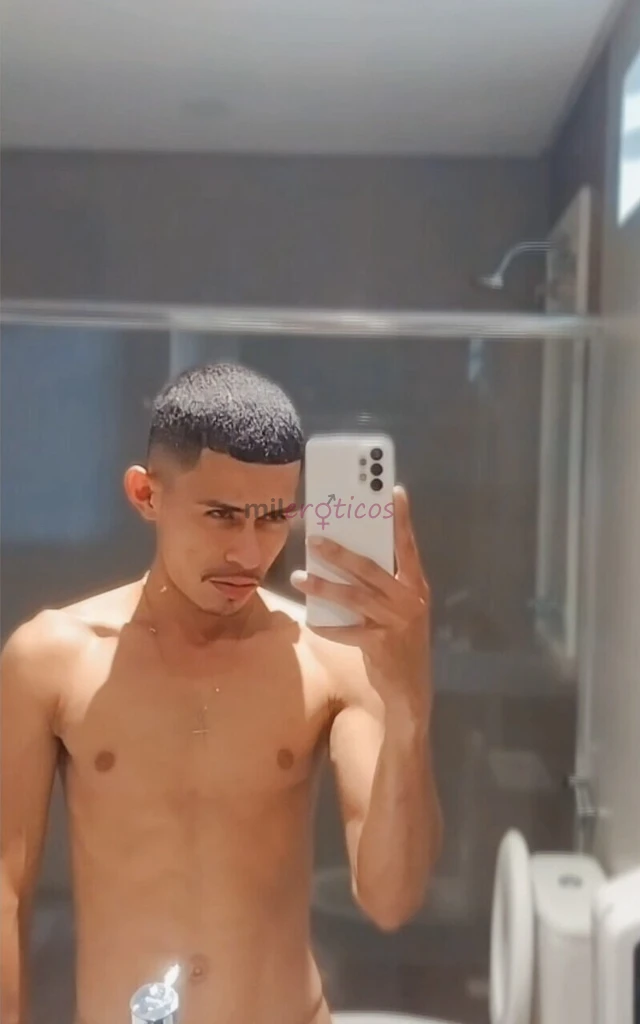 Moreno 23 anos magrinho 1 72 de altura versatil do pau grosso atendo homens solteiros ou casados nao tenho local atendo externo local e transporte por...