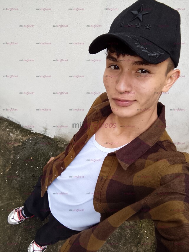 FOTOS DE JOVEN POLLITO, DISPONIBLE PARA COMPLACER TUS NECESIDADES SEXUALES!