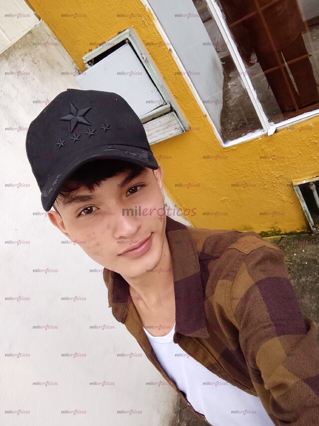 FOTOS DE JOVEN POLLITO, DISPONIBLE PARA COMPLACER TUS NECESIDADES SEXUALES!