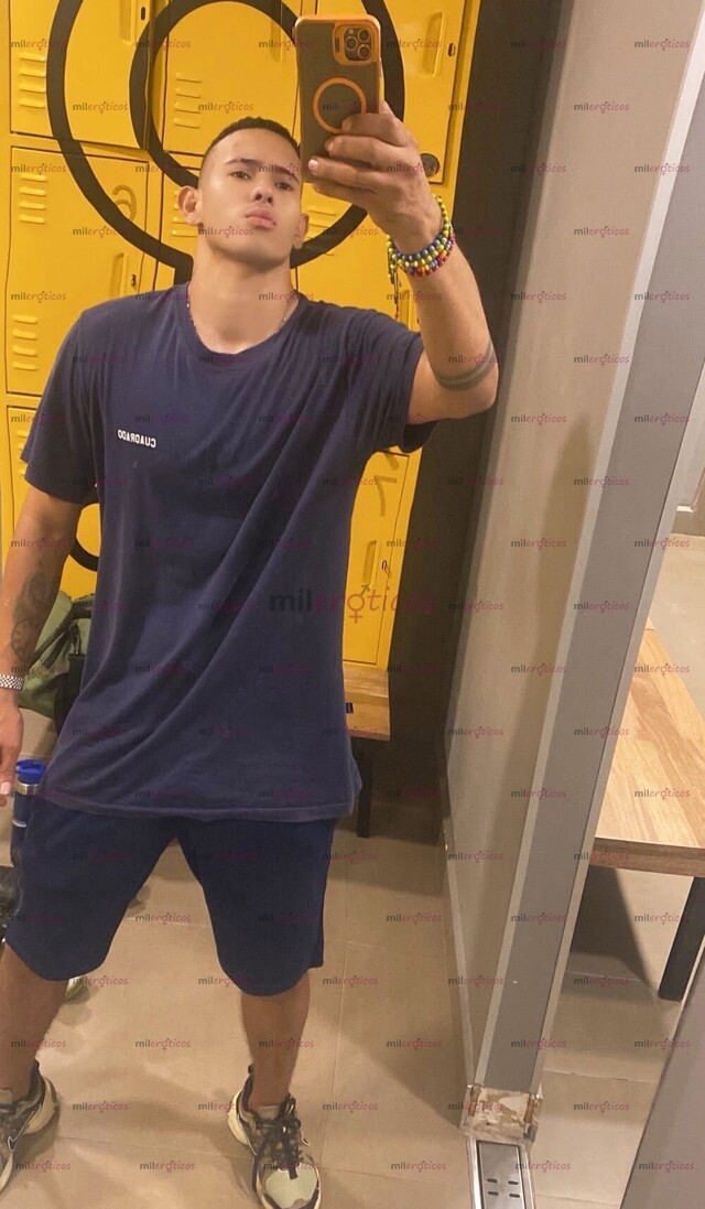 FOTOS DE MOROCHO.CABRON EXPERTO.EN DAR GARROTE CON LOS WEBOS LLENOS DE LECHE.