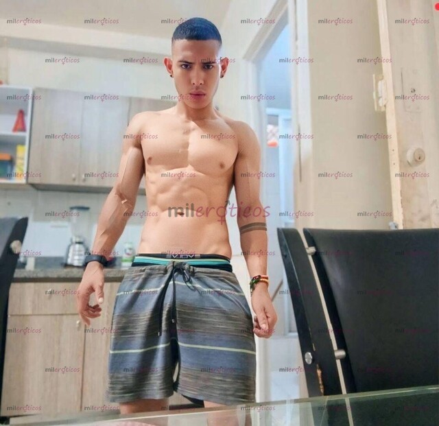 FOTOS DE MOROCHO.CABRON EXPERTO.EN DAR GARROTE CON LOS WEBOS LLENOS DE LECHE.