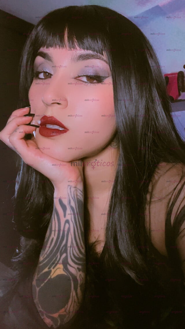 FOTOS DE TATUADA, PELINEGRA DE CURVAS NATURALES POR VIDEOLLAMADA