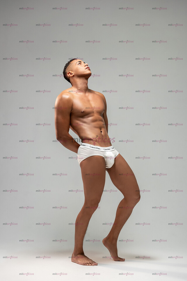 FOTOS DE MODELIA HECTOR DIAZ ACTIVO, MODELO MASAJISTA VERGON