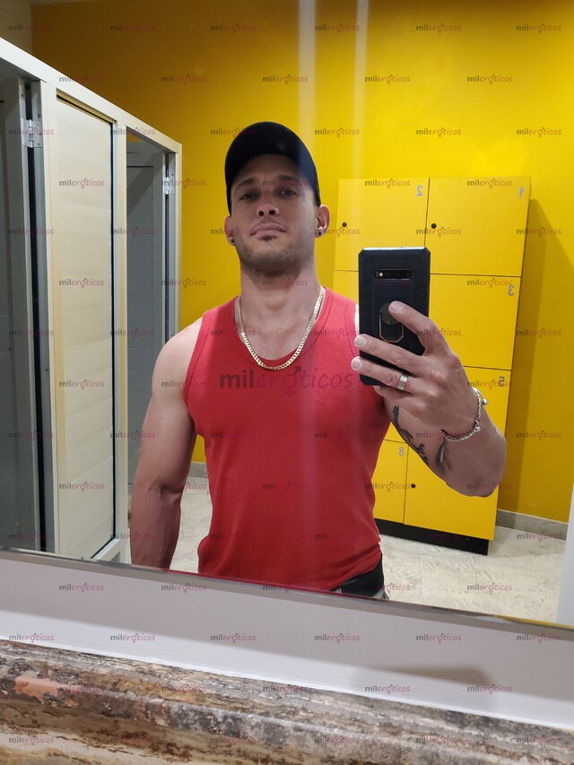 FOTOS DE SOY EL CUBANO QUE NECESITAS EN TU VIDA, FUERTOTE Y VERGÓN.