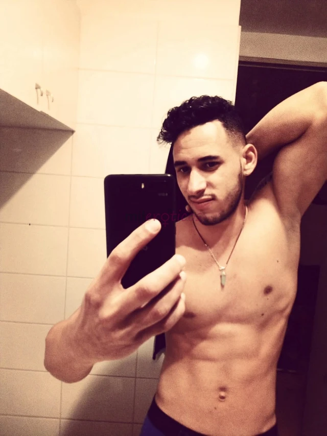 Me presento soy levys gigolo cubano de paso por vina ofreciendote un servicio de calidad y de lujo buscas cumplir una fantasia que aun no has podido l...