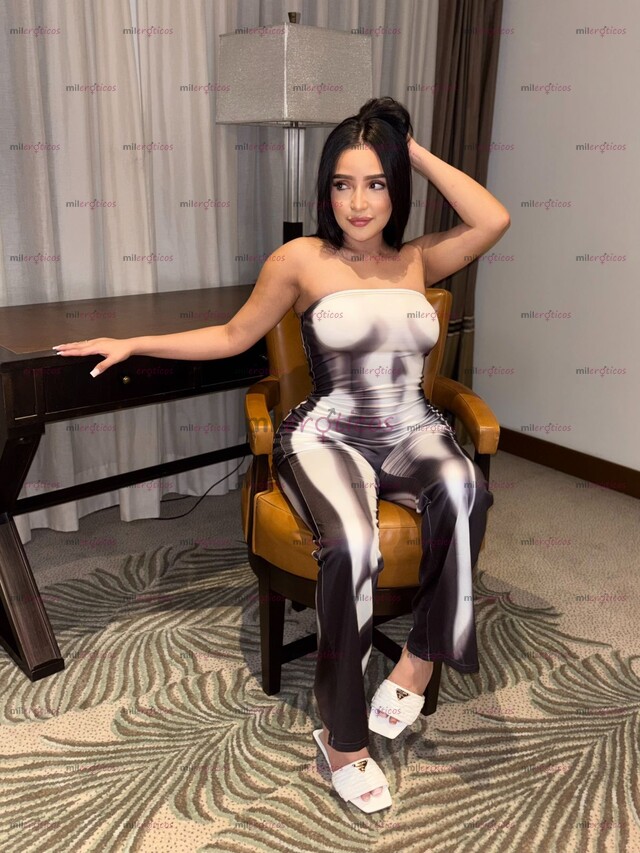 FOTOS DE CAMILA BELLA DE PIE A CABEZA COMPLETA MENTE COMPLACIENTE