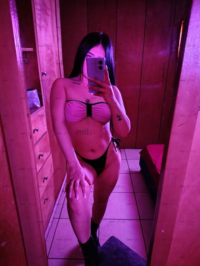 FOTOS DE TU HERMOSA PELINEGRA CON PUSSY PERFORADO ESTRECHITA Y SUPER CALIENTE