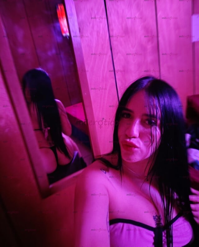 FOTOS DE TU HERMOSA PELINEGRA CON PUSSY PERFORADO ESTRECHITA Y SUPER CALIENTE
