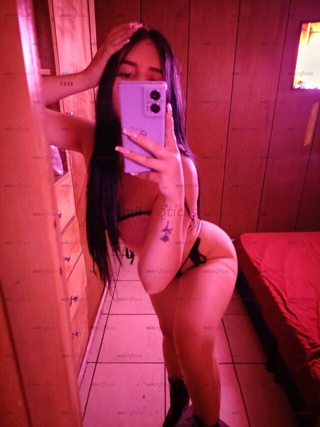 FOTOS DE TU HERMOSA PELINEGRA CON PUSSY PERFORADO ESTRECHITA Y SUPER CALIENTE