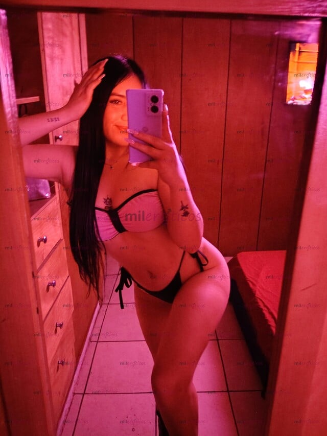 FOTOS DE TU HERMOSA PELINEGRA CON PUSSY PERFORADO ESTRECHITA Y SUPER CALIENTE
