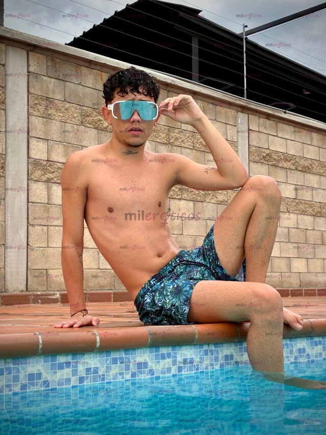 FOTOS DE LLEGO UN JOVEN SEXY & MUY CACHONDO A TU CUIDAD