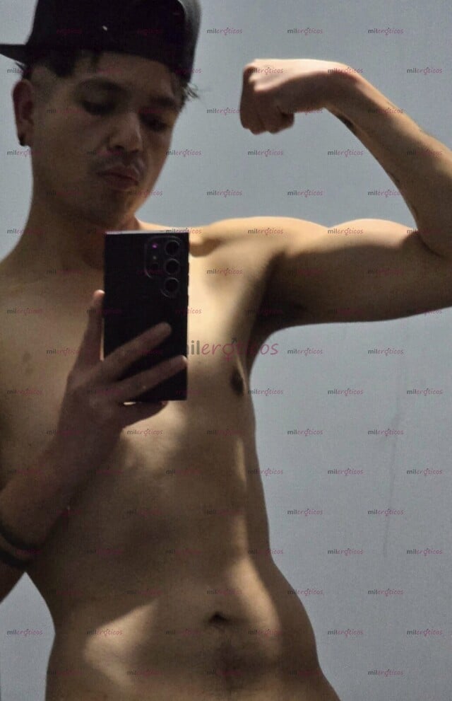 FOTOS DE ACTIVO , (CON GUSTO A QUE ME DEN BESO NEGRO Y LAMIDAS DE PEZONES)
