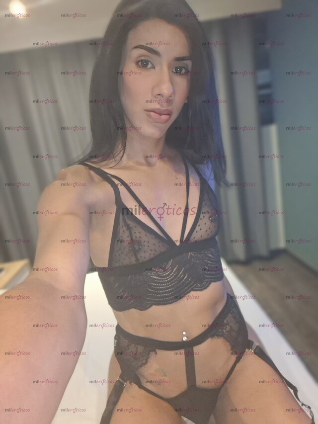 FOTOS DE LA MAS CRITICADA , SOLO PASA UN BUEN MOMENTO, SEXY CULONA DOTADA Y NO REACTIVA .