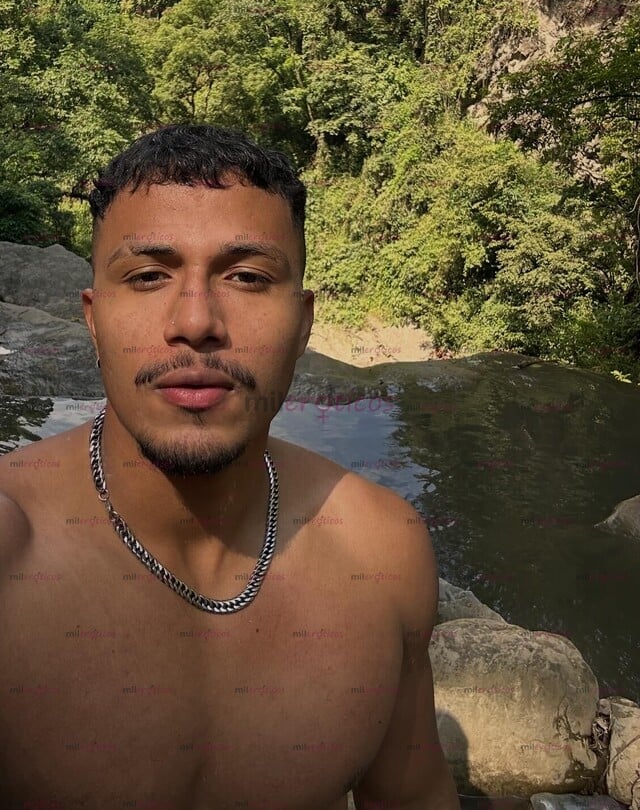 FOTOS DE ACÁ UN MORENITO ALTO Y SEXY DISPONIBLE PARA TI