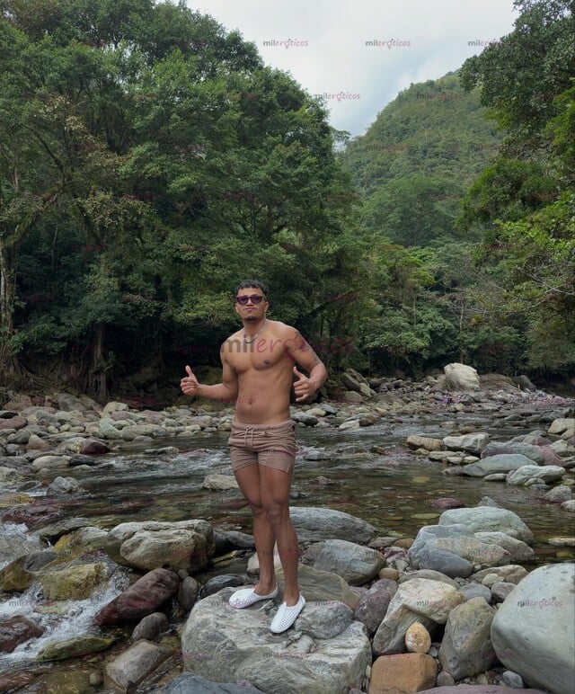 FOTOS DE ACÁ UN MORENITO ALTO Y SEXY DISPONIBLE PARA TI