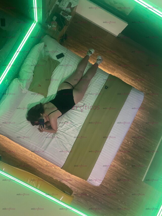 FOTOS DE NALGONA,PIERNONA,CALIENTE DE PASO POR TU CIUDAD,CON GANAS DE MUCHOS ORGASMOS